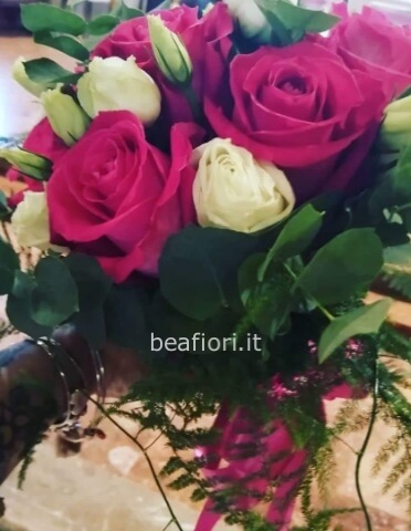 Bouquet di rose colori assortiti.