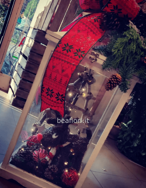 Lanterna in legno bianco con decorazione e led