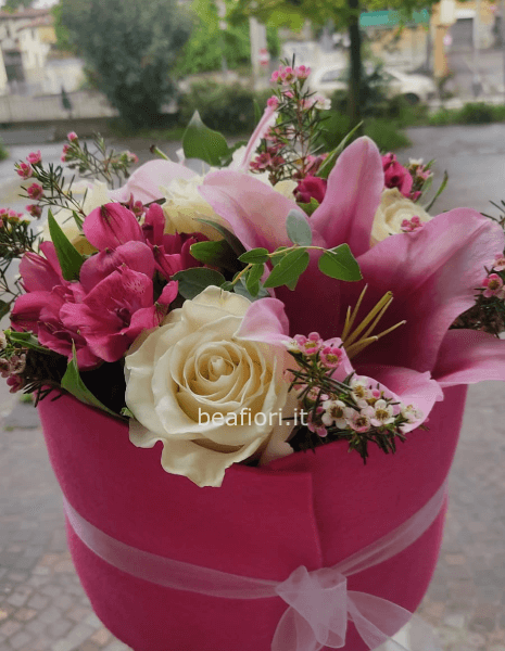 Torta floreale toni del rosa